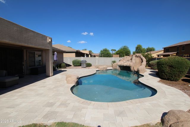 7621 W PECK Drive, Glendale, AZ 85303