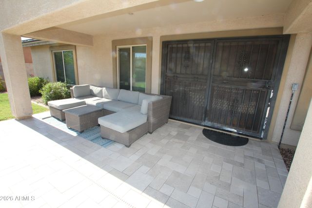 7621 W PECK Drive, Glendale, AZ 85303