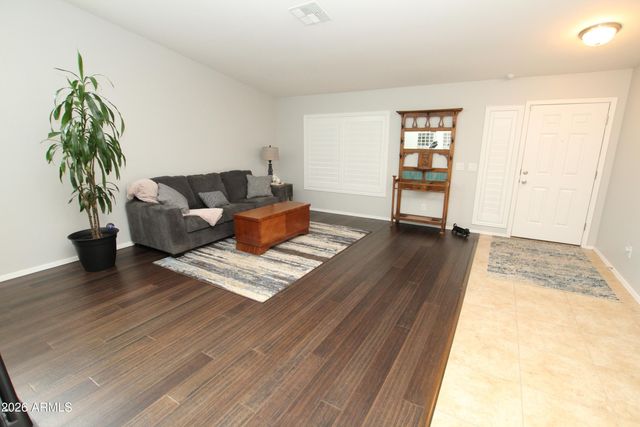 7621 W PECK Drive, Glendale, AZ 85303