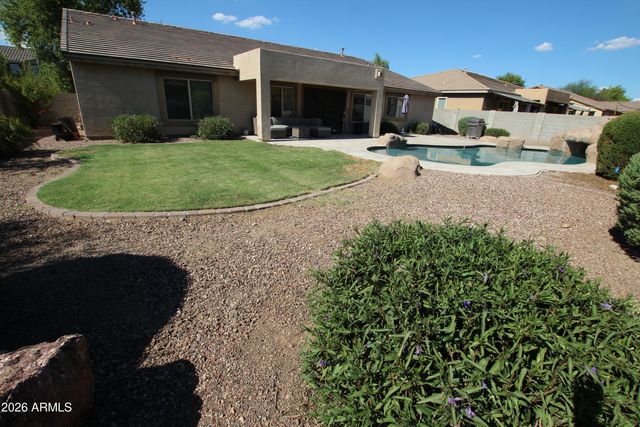 7621 W PECK Drive, Glendale, AZ 85303