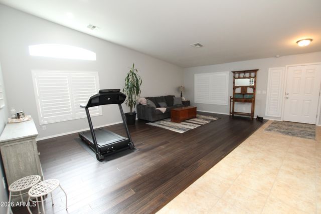 7621 W PECK Drive, Glendale, AZ 85303