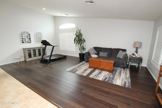 7621 W PECK Drive, Glendale, AZ 85303