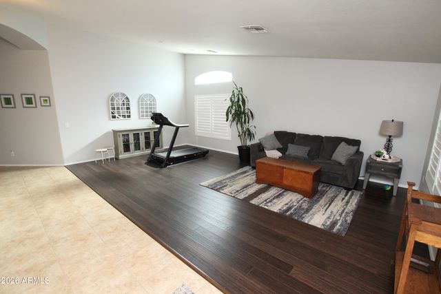 7621 W PECK Drive, Glendale, AZ 85303