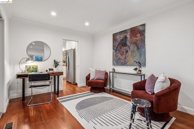 18 North Cir, Oakland, CA 94611