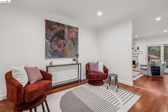 18 North Cir, Oakland, CA 94611