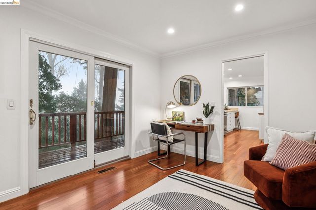 18 North Cir, Oakland, CA 94611