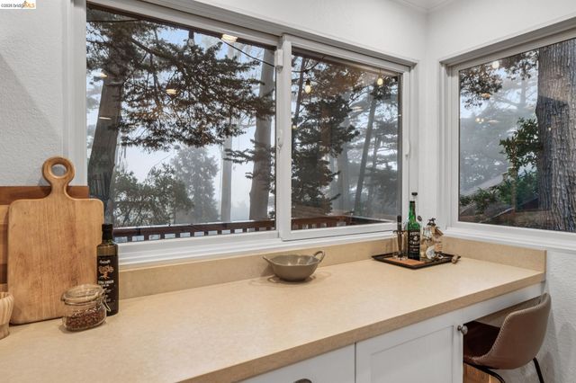 18 North Cir, Oakland, CA 94611