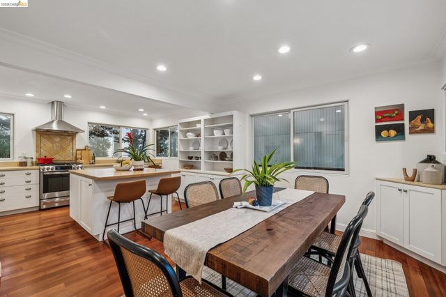 18 North Cir, Oakland, CA 94611