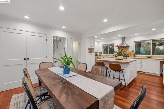 18 North Cir, Oakland, CA 94611