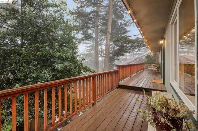 18 North Cir, Oakland, CA 94611