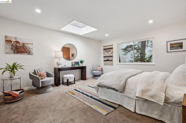 18 North Cir, Oakland, CA 94611