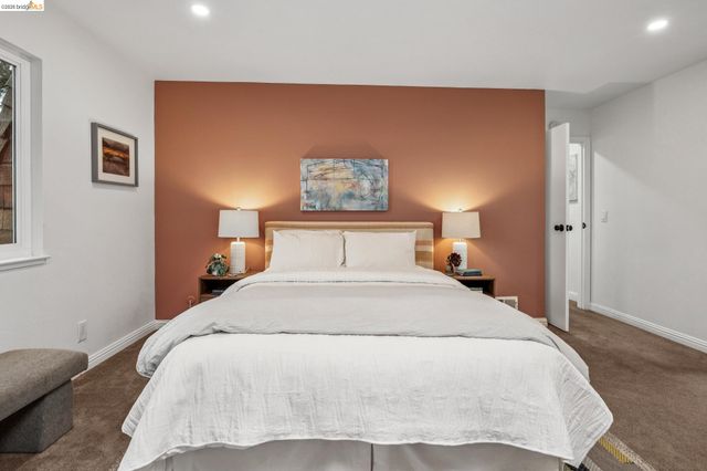 18 North Cir, Oakland, CA 94611