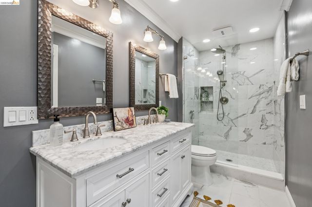 18 North Cir, Oakland, CA 94611