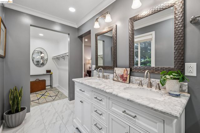 18 North Cir, Oakland, CA 94611