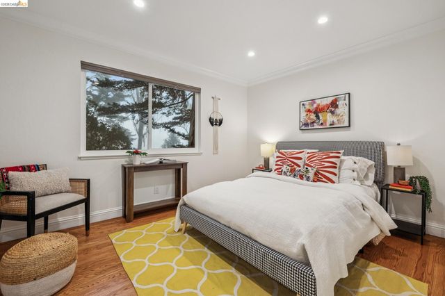 18 North Cir, Oakland, CA 94611