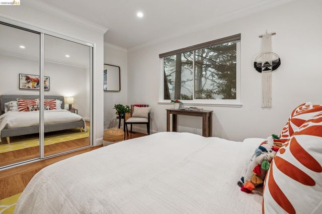 18 North Cir, Oakland, CA 94611