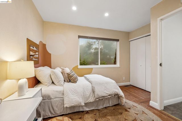 18 North Cir, Oakland, CA 94611