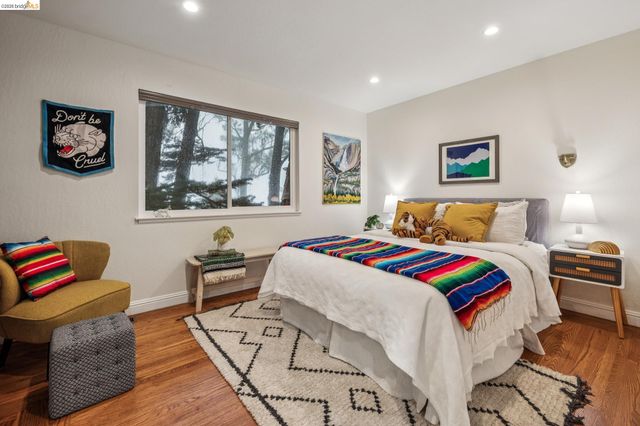 18 North Cir, Oakland, CA 94611