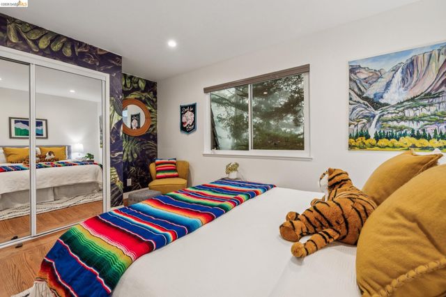 18 North Cir, Oakland, CA 94611