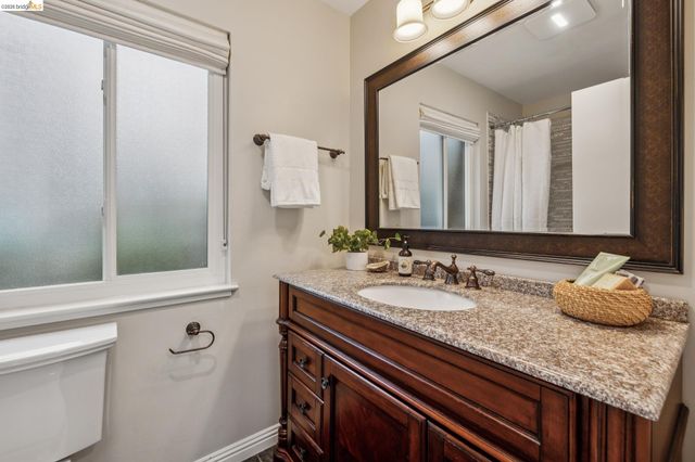 18 North Cir, Oakland, CA 94611