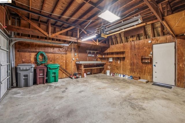 18 North Cir, Oakland, CA 94611