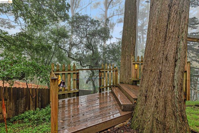 18 North Cir, Oakland, CA 94611