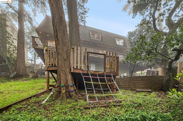 18 North Cir, Oakland, CA 94611