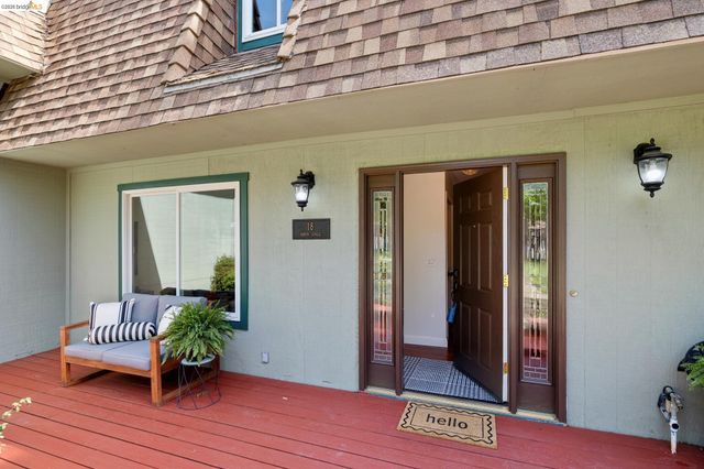 18 North Cir, Oakland, CA 94611
