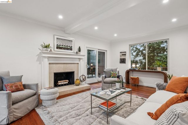 18 North Cir, Oakland, CA 94611