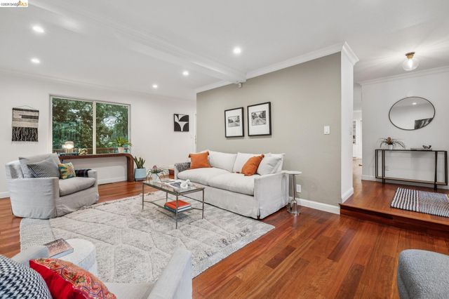 18 North Cir, Oakland, CA 94611