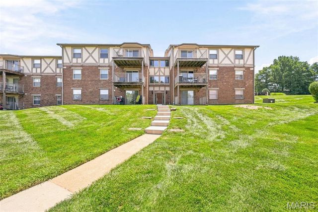 1411 Willow Brook Cove 10, St Louis, MO 63146