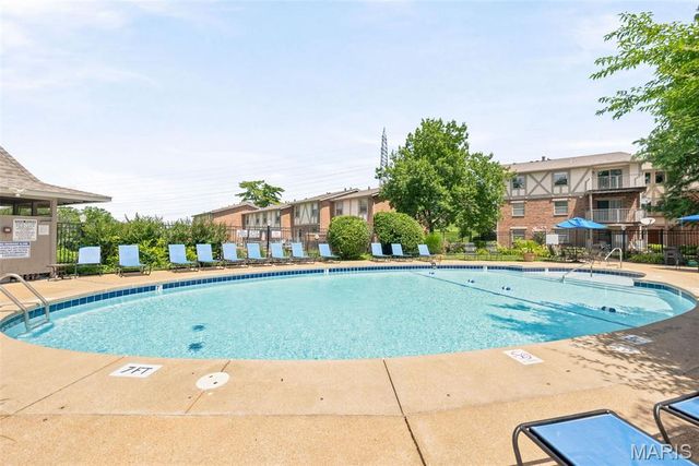 1411 Willow Brook Cove 10, St Louis, MO 63146