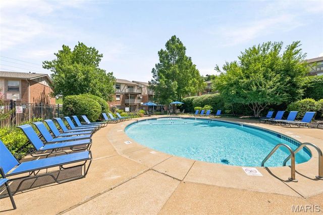 1411 Willow Brook Cove 10, St Louis, MO 63146