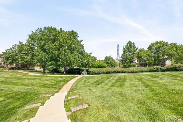 1411 Willow Brook Cove 10, St Louis, MO 63146