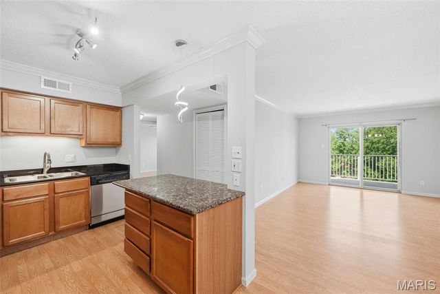 1411 Willow Brook Cove 10, St Louis, MO 63146