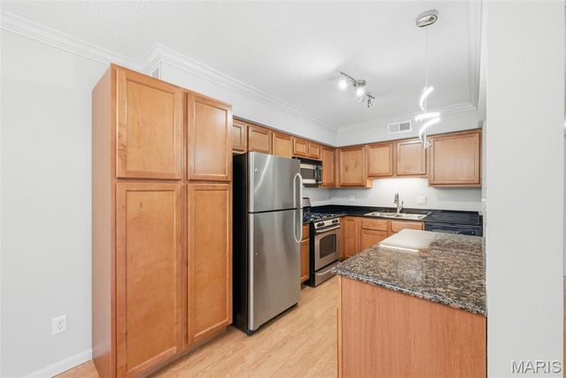 1411 Willow Brook Cove 10, St Louis, MO 63146