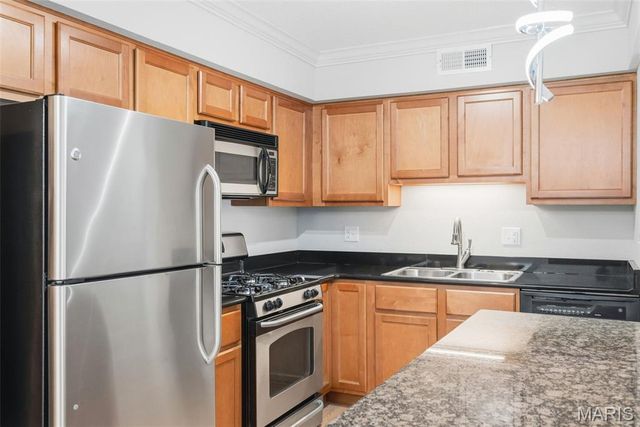 1411 Willow Brook Cove 10, St Louis, MO 63146