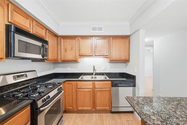 1411 Willow Brook Cove 10, St Louis, MO 63146