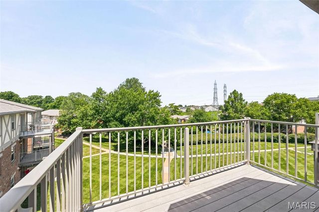 1411 Willow Brook Cove 10, St Louis, MO 63146