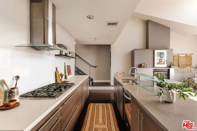 1250 N Harper Avenue PH421, Los Angeles, CA 90046