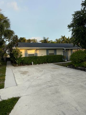9129 W Highland Pines Boulevard, Palm Beach Gardens, FL 33418