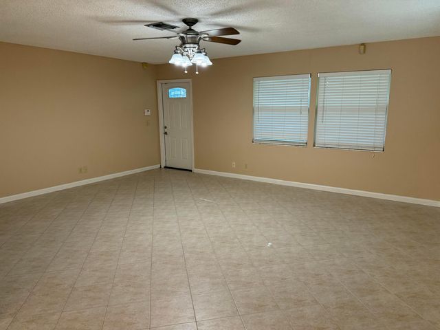 9129 W Highland Pines Boulevard, Palm Beach Gardens, FL 33418