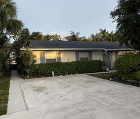 9129 W Highland Pines Boulevard, Palm Beach Gardens, FL 33418