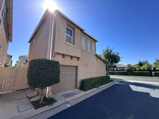 4056 Trenton Avenue, Clovis, CA 93619