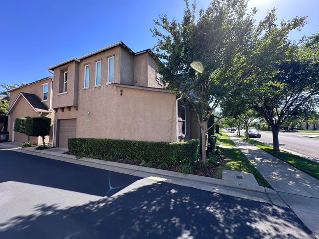4056 Trenton Avenue, Clovis, CA 93619
