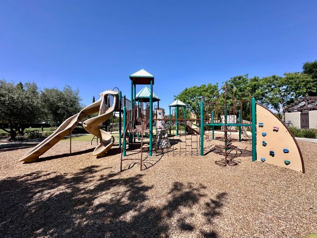 4056 Trenton Avenue, Clovis, CA 93619