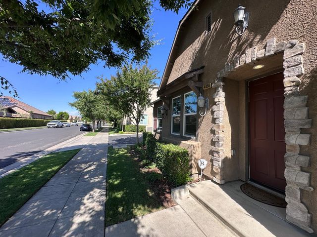 4056 Trenton Avenue, Clovis, CA 93619