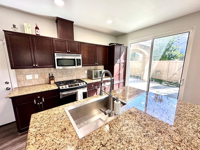4056 Trenton Avenue, Clovis, CA 93619