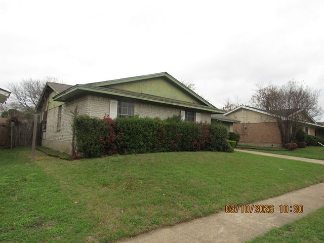 6451 MOONHILL Drive, Dallas, TX 75241