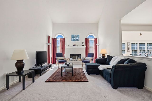 34 Hemingway St, Shrewsbury, MA 01545